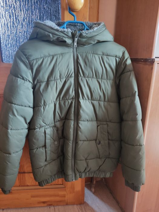 Продам Новую фирменную зимнюю куртку на мальчика.