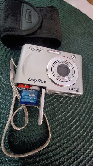 Aparat foto Jenoptik ,impecabil, ca NOU ,stocare energie