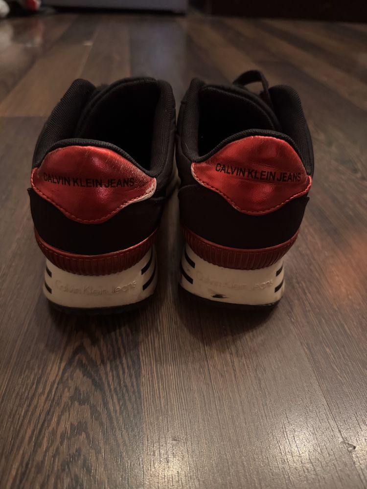 Calvin Klein кецове  37