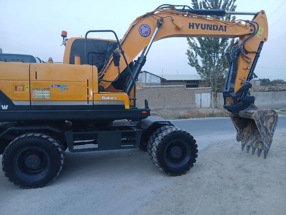 Hyundai 140 Sotiladi