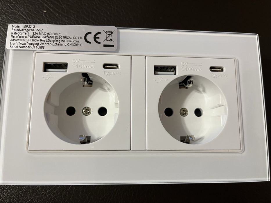 Двоен контакт с USB