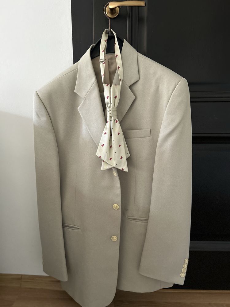 Vand costum (sacou, pantalon si cravata) barbatesc de ocazie
