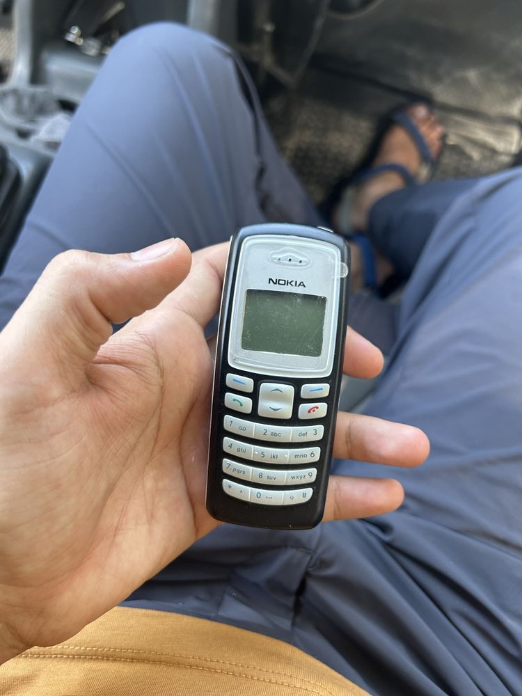 nokia 2100 sotiladi