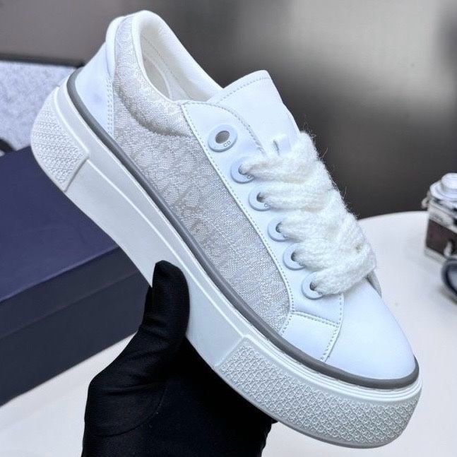 Кроссовки Dior продаётся