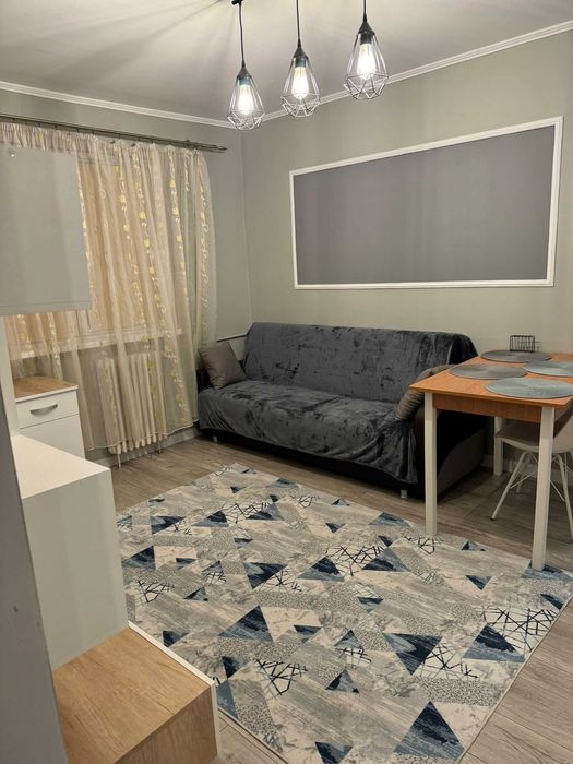 Închiriez apartament
