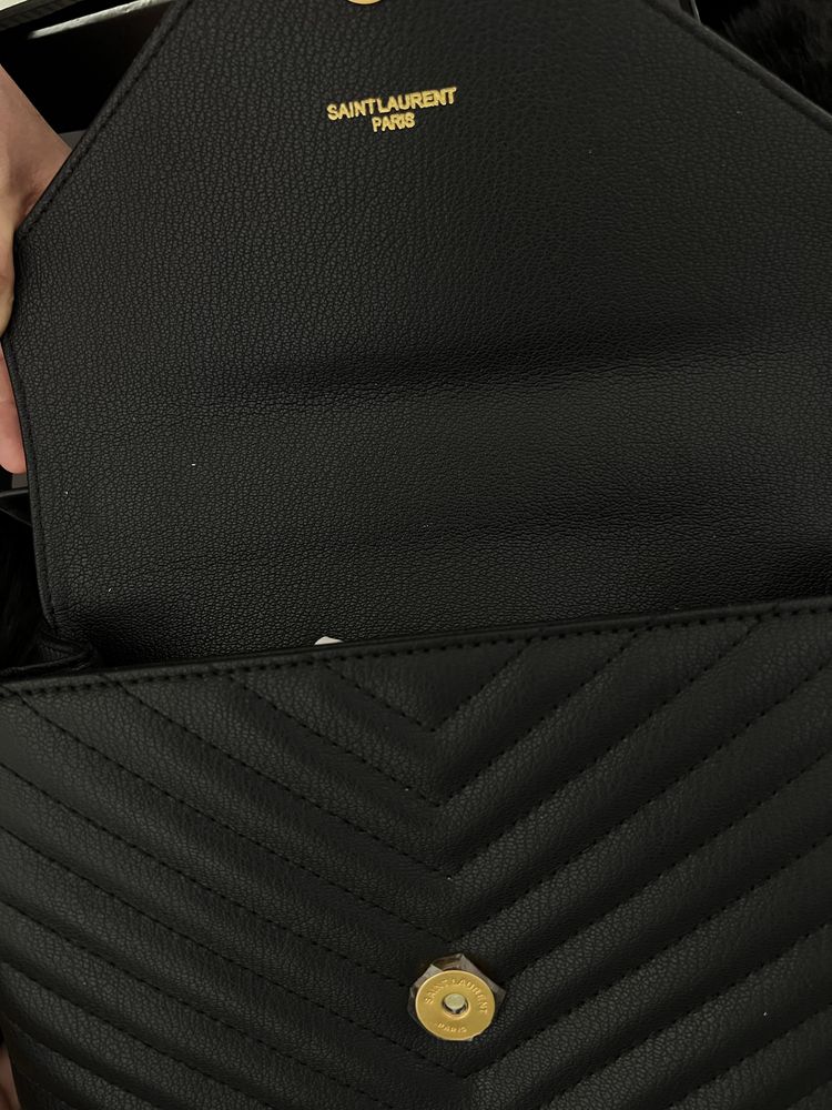Чанти и портмоне на марката ysl