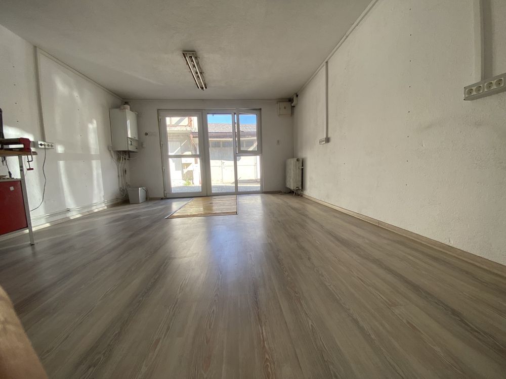 O casă practică pentru locuit sau birouri