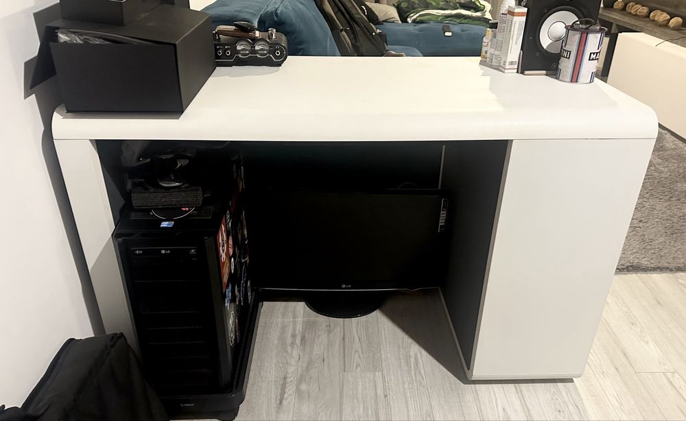 Birou alb cu design minimalist Jysk