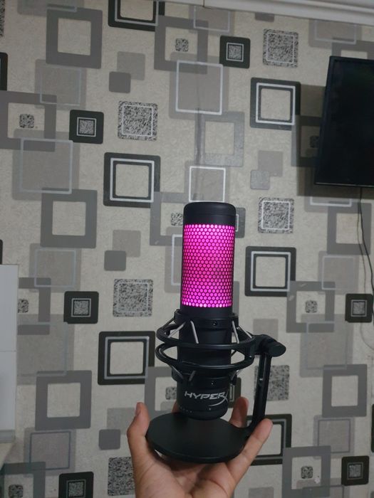 Logitech 4k web kamera bilan hyperX mikrafon