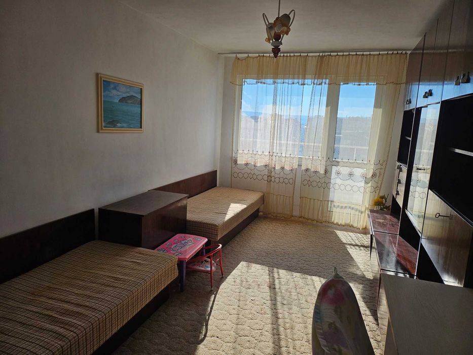 Просторен тристаен, тухлен до Зимно кино Тракия