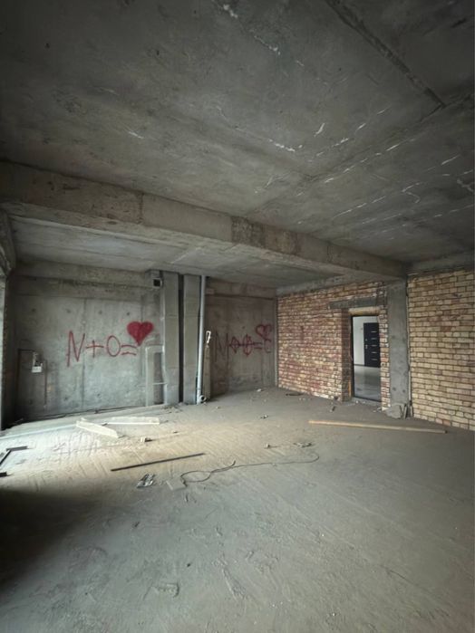 Срочна 2 хонали уй сотилади.