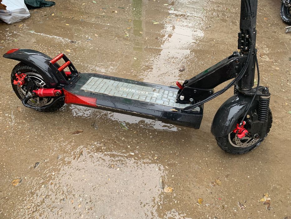 Trotinetă electrică fără baterie orice piesă dispobila !