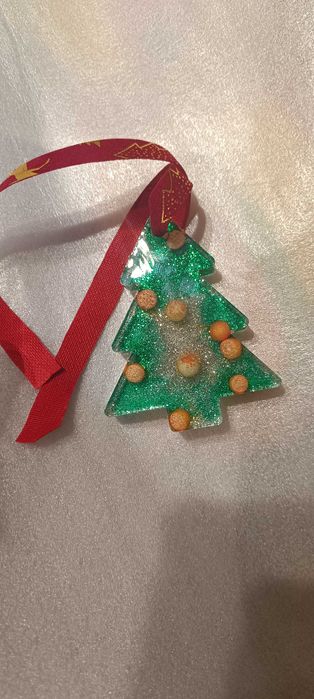 Елхичка от епоксидна смола