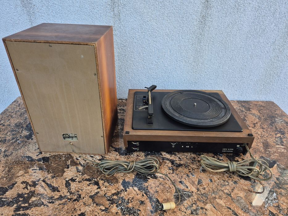 Vând pick-up marca Tesla model nzc 130 cu o boxa