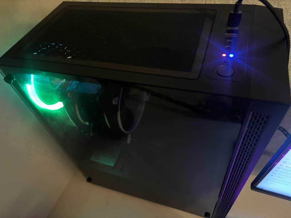 Компютър RTX2060 AMD ryzen 5 3600 +монитор 144hz клавиатура и мишка