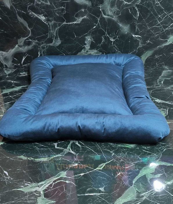 Лежанка  для собачек и кошек .