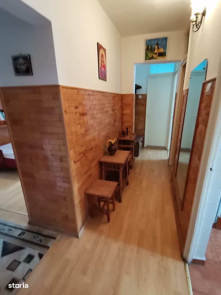 INCHIRIEZ apartament 3 camere decomandat, zona Centrala