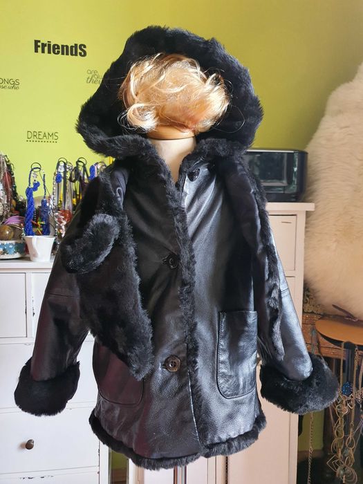 Haina cu doua fete blanita si piele fete vârsta 3-4 ani