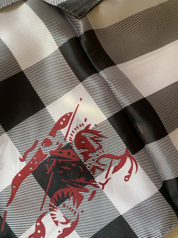 Дамски шал Burberry естествена коприна