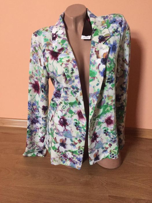 haine noi- rochii lungi/scurte, sacouri, camasi si blugi barbatesti