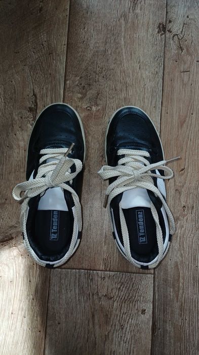 Дамски черни кецове