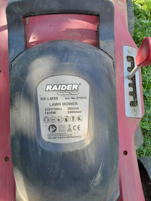 Продавам електрическа косачка и тример общо за 120 лв.