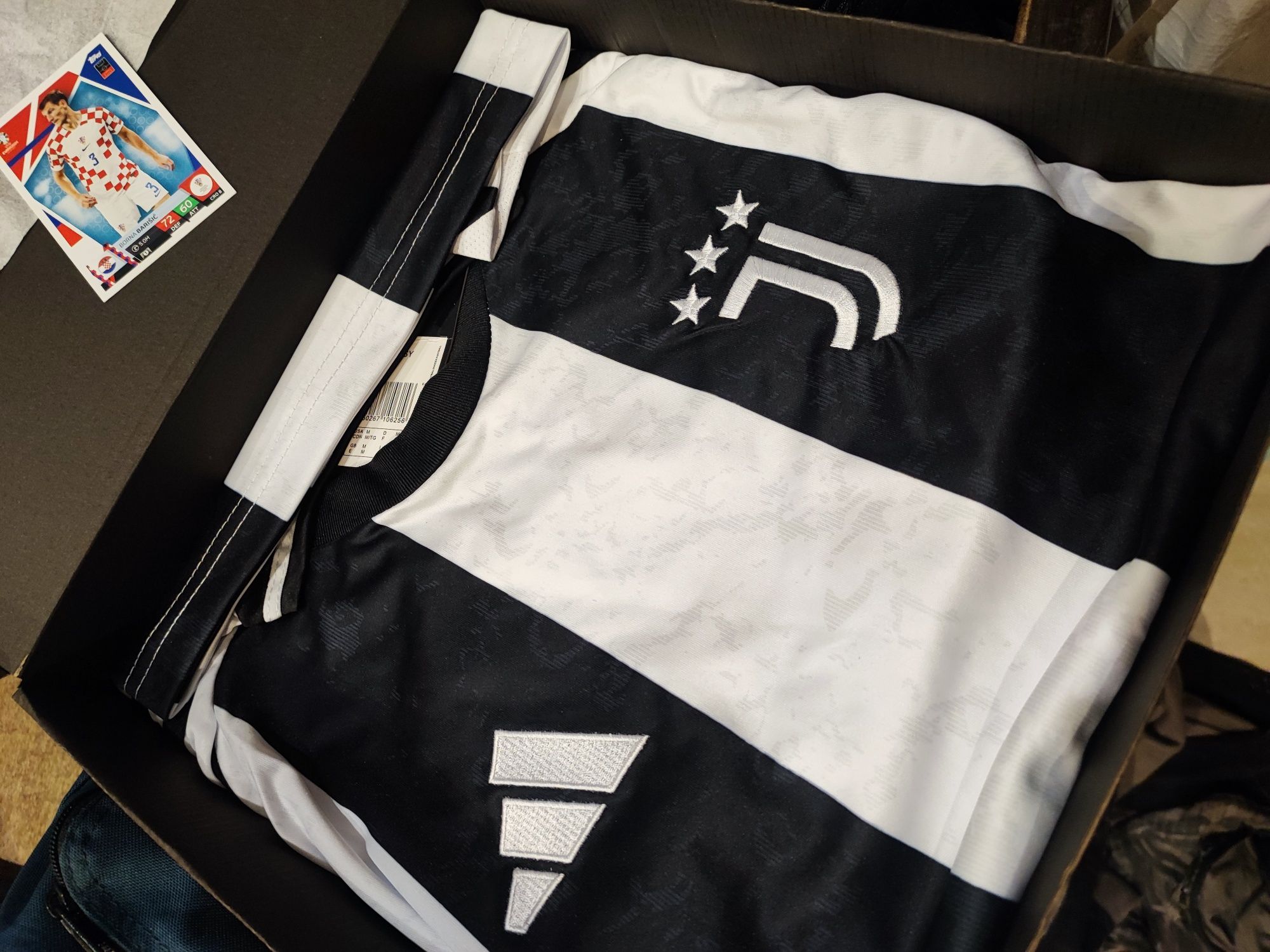 ФУТБОЛНИ ЕКИПИ Промо! 50лв Mystery Football shirt box