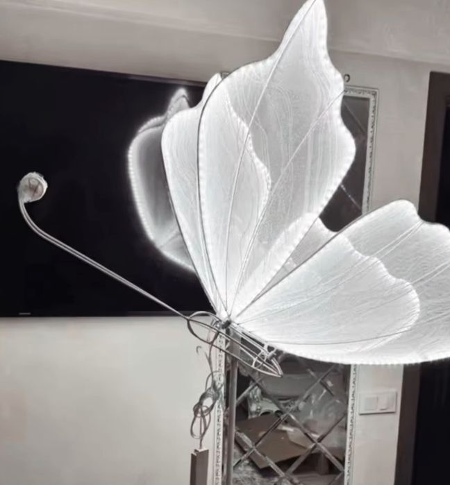 Светещи пеперуди ПОД НАЕМ