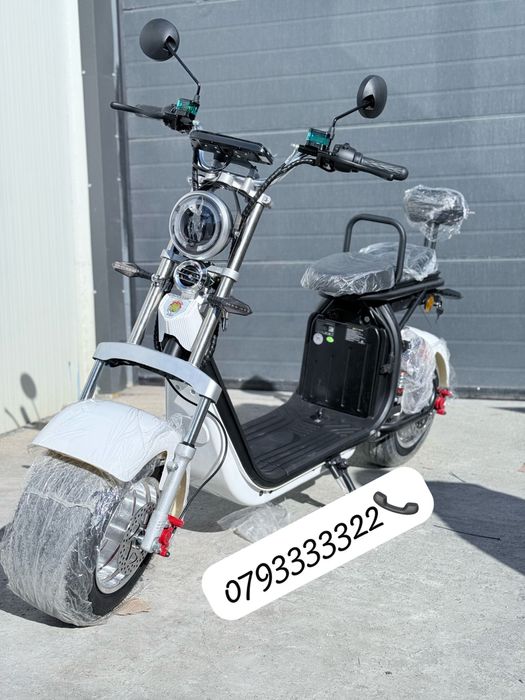 Scuter electric cu cartela