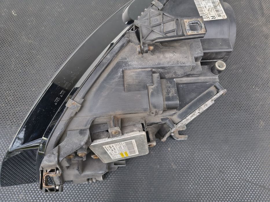 Faruri Stanga/dreapta Cu Xenon Si Led Audi A4 B8 
COD 8K0941003D /8K09