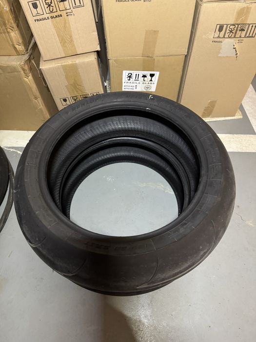 Dunlop d213 GP PRO 4 180/60-17 с болт в нея