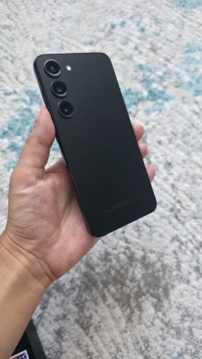 Samsung S23 в отличном состоянии.