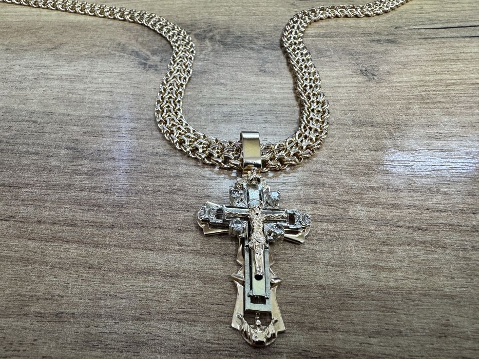 Цепочка с крестиком и бриллиантоми