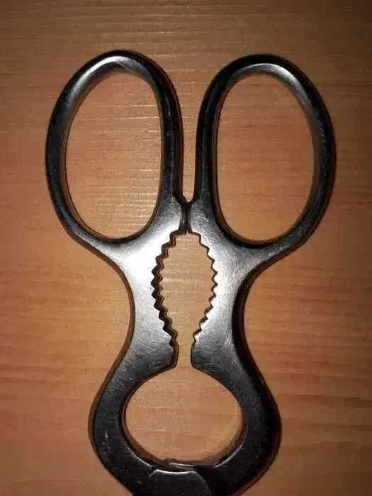 Veche foarfeca de croitorie