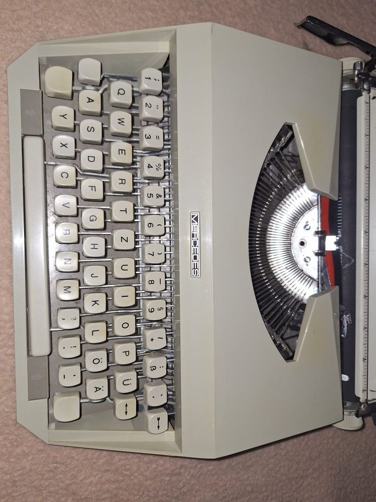 Masina de scris portabila, veche Mercedes