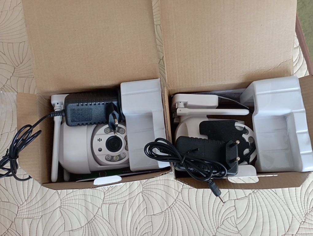 Vând set 2x camere de supraveghere WI-FI SMART CAMERA