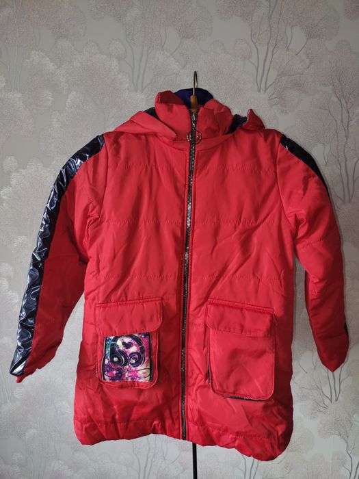 Куртка красного розового и чёрного цвета для девочек. 9 лет - 134 см
