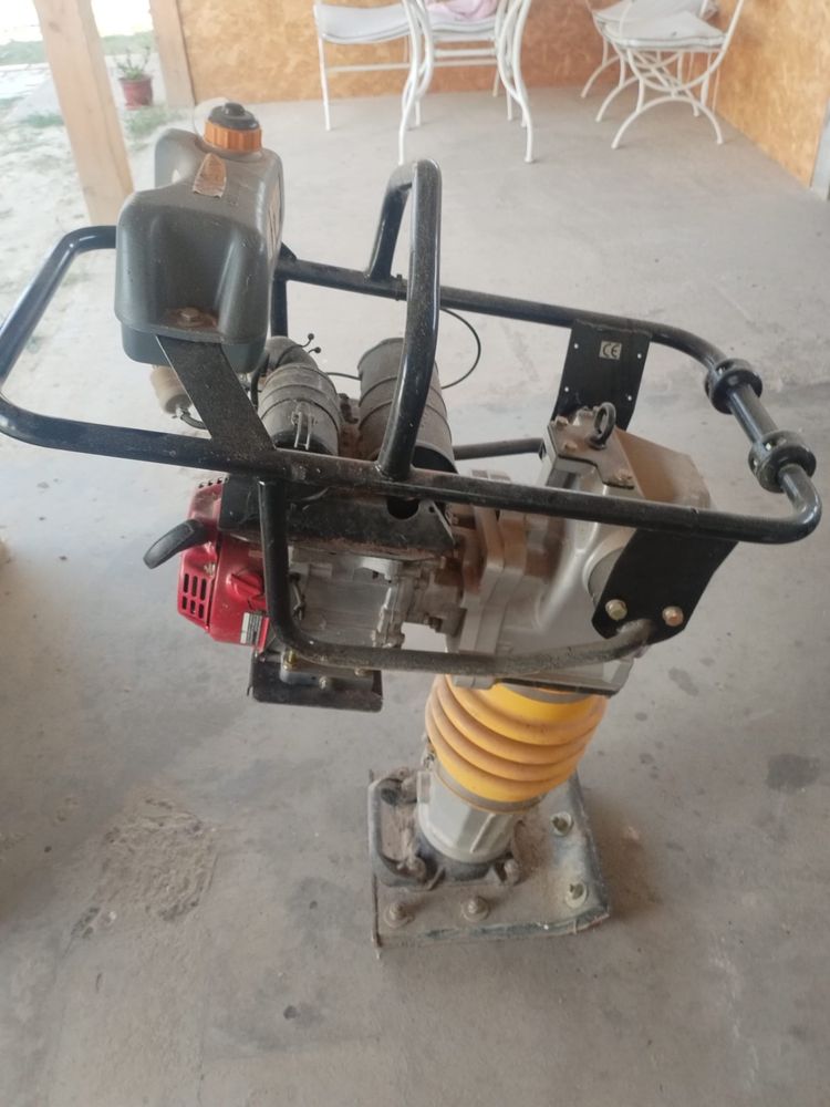 De vanzare generator , mai compactor la pachet 3000 euro