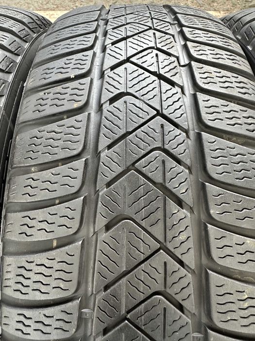 SET 4 Anvelope Iarna 225/50 R18 PIRELLI Sotto Zero 3 Winter - runflat