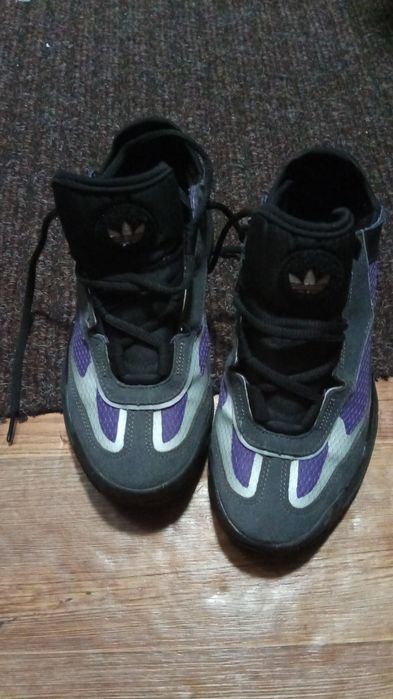 кросовки адидас.