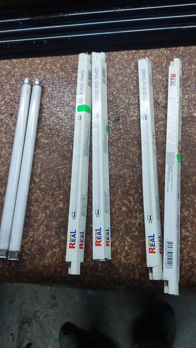 Лампи UV от дискотека 4 броя ,за авариина сигназицая 6 броя и 2 хал. л