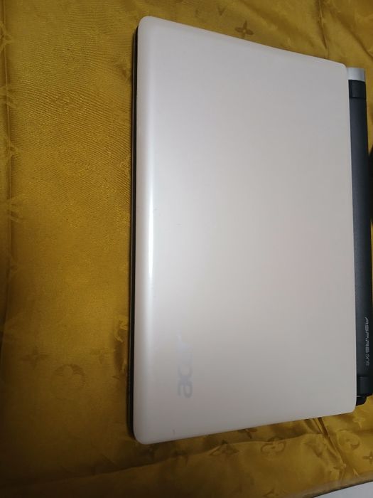Assalom alekum Netbok sotiladi Acer 2gb Ozu 130Gb Hotira