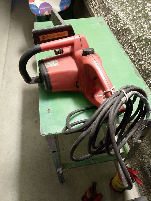 Електрическа машинка за дърва.