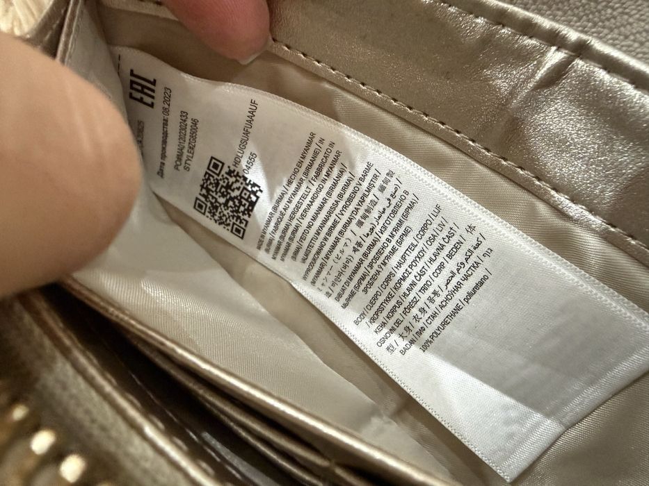 Дамски портфейл на Guess