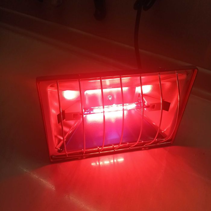 НОВА! Инфрачервена отоплителна лампа 175W двустепенно регулиране