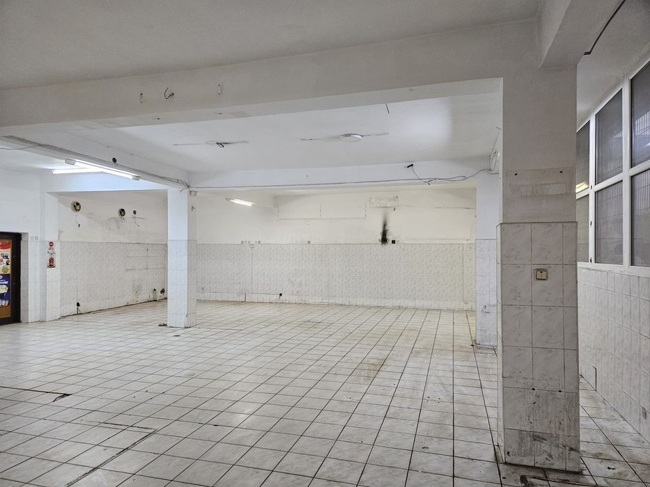 Proprietar vand spatiu comercial 200 mp Vidin