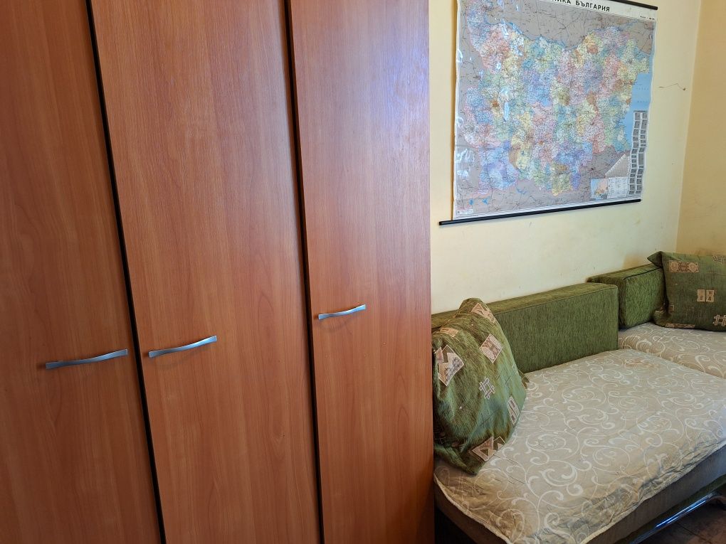 Обзаведен тухлен еднопространствен апартамент до метро Лъвов мост