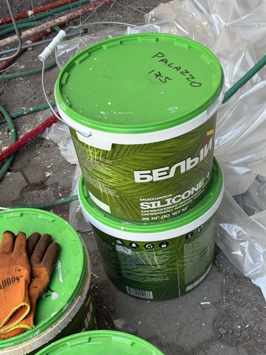 Продаю фасадные краский 2 ведра недорого