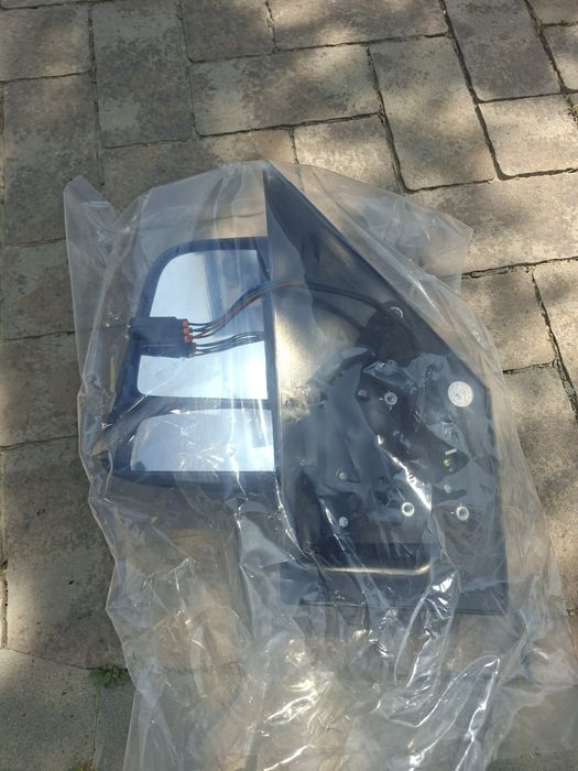 Vând oglinda stânga ford