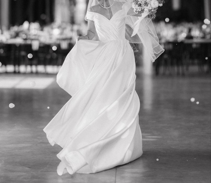 Rochie de mireasa din tafta + cadou crinolina si voal